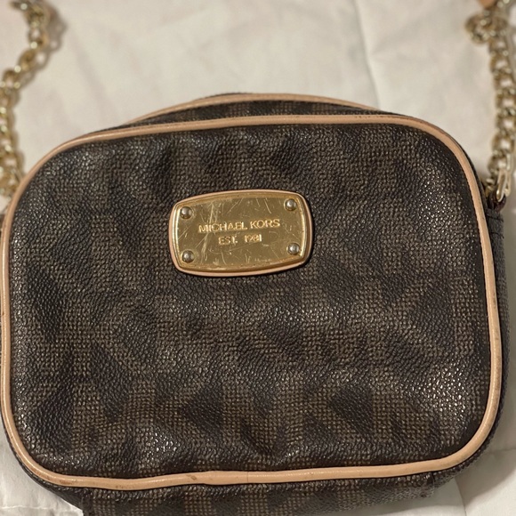 Michael Kors full zip cross body purse - Picture 2 of 3